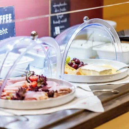 מלון Maingau 3*